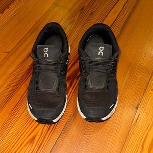 Black on clouds shoes size 7.5 great condition